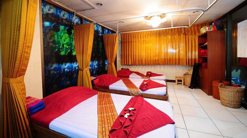 Wisma tamu Palace 2*